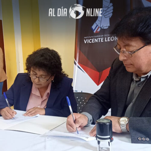 IST VICENTE LEÓN FIRMÓ CONVENIOS DE PRÁCTICAS PRE PROFESIONALES Y DE COOPERACIÓN INTERINSTITUCIONAL (VIDEO)