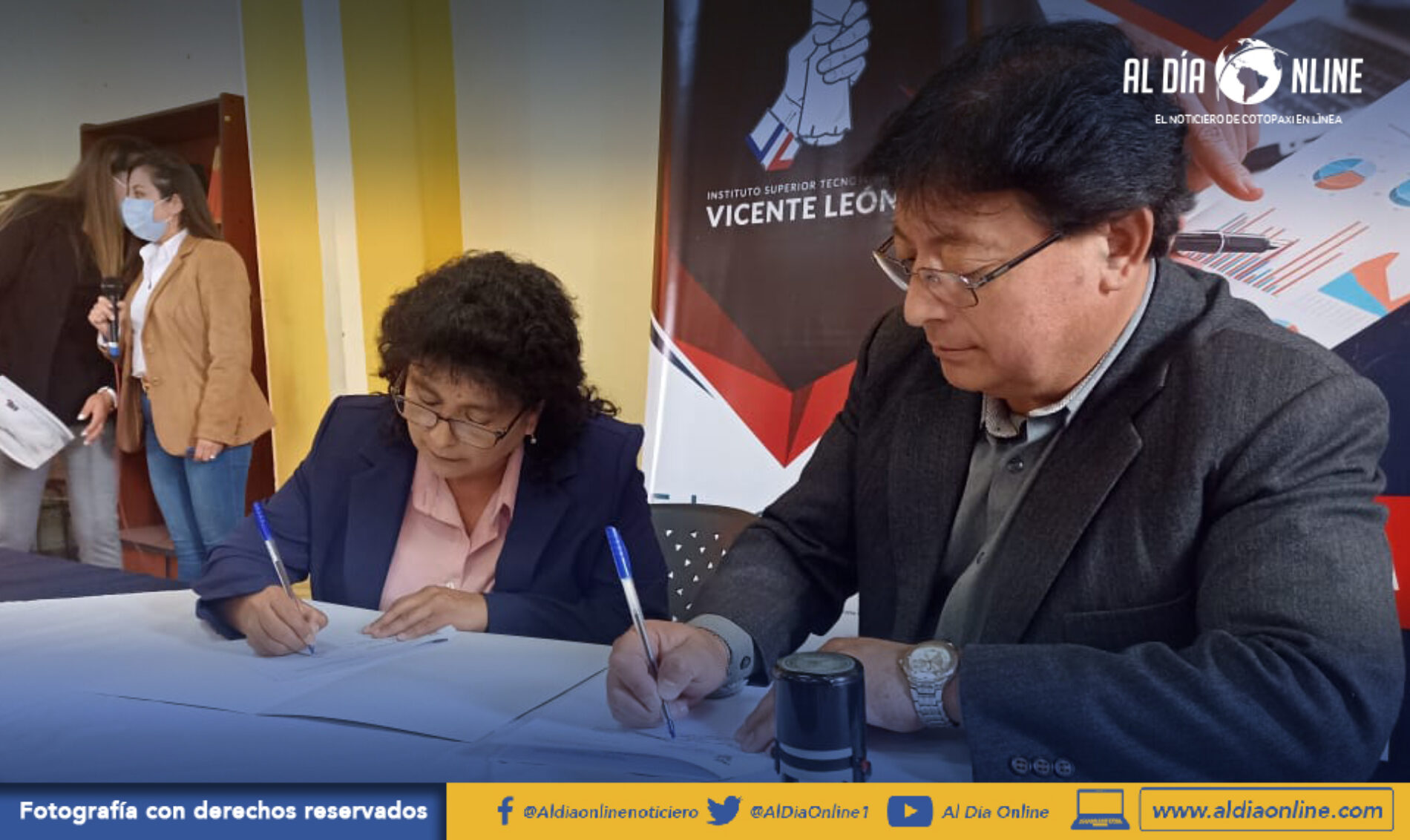 IST VICENTE LEÓN FIRMÓ CONVENIOS DE PRÁCTICAS PRE PROFESIONALES Y DE COOPERACIÓN INTERINSTITUCIONAL (VIDEO)