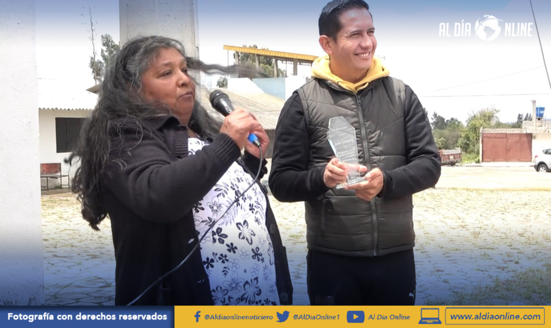 MUNICIPALIDAD DE  SAQUISILÍ ENTREGÓ CANCHA SINTÉTICA A MORADORES DEL BARRIO CENTRAL NARVÁEZ (VIDEO)
