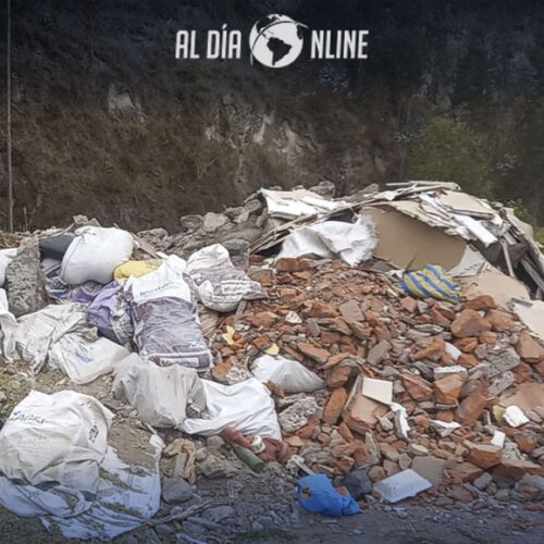 VÍA A PALOPO CONVERTIDO EN BASURERO MORADORES CLAMAN SOLUCIÓN. (VIDEO)