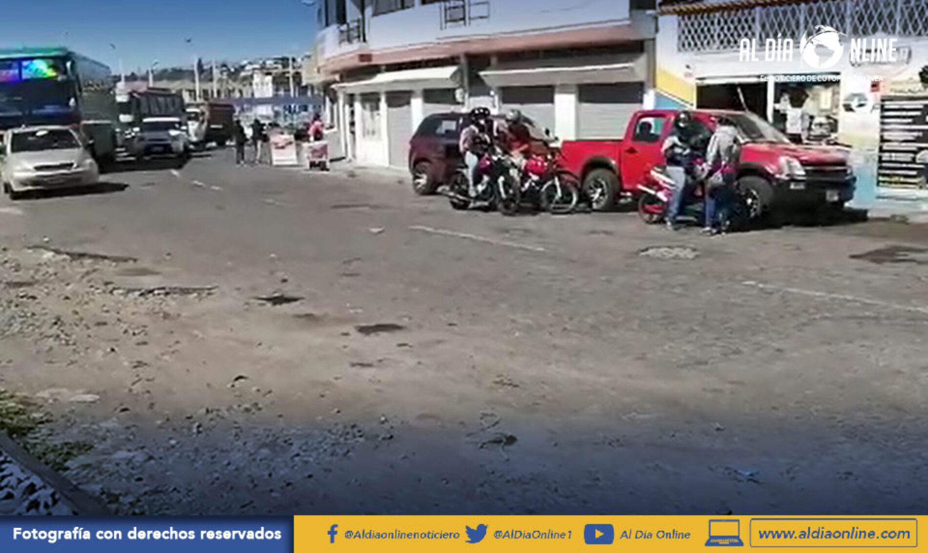 MANTENIMIENTO DE 19 AVENIDAS Y CALLES PLANIFICA GADM LATACUNGA. (VIDEO)