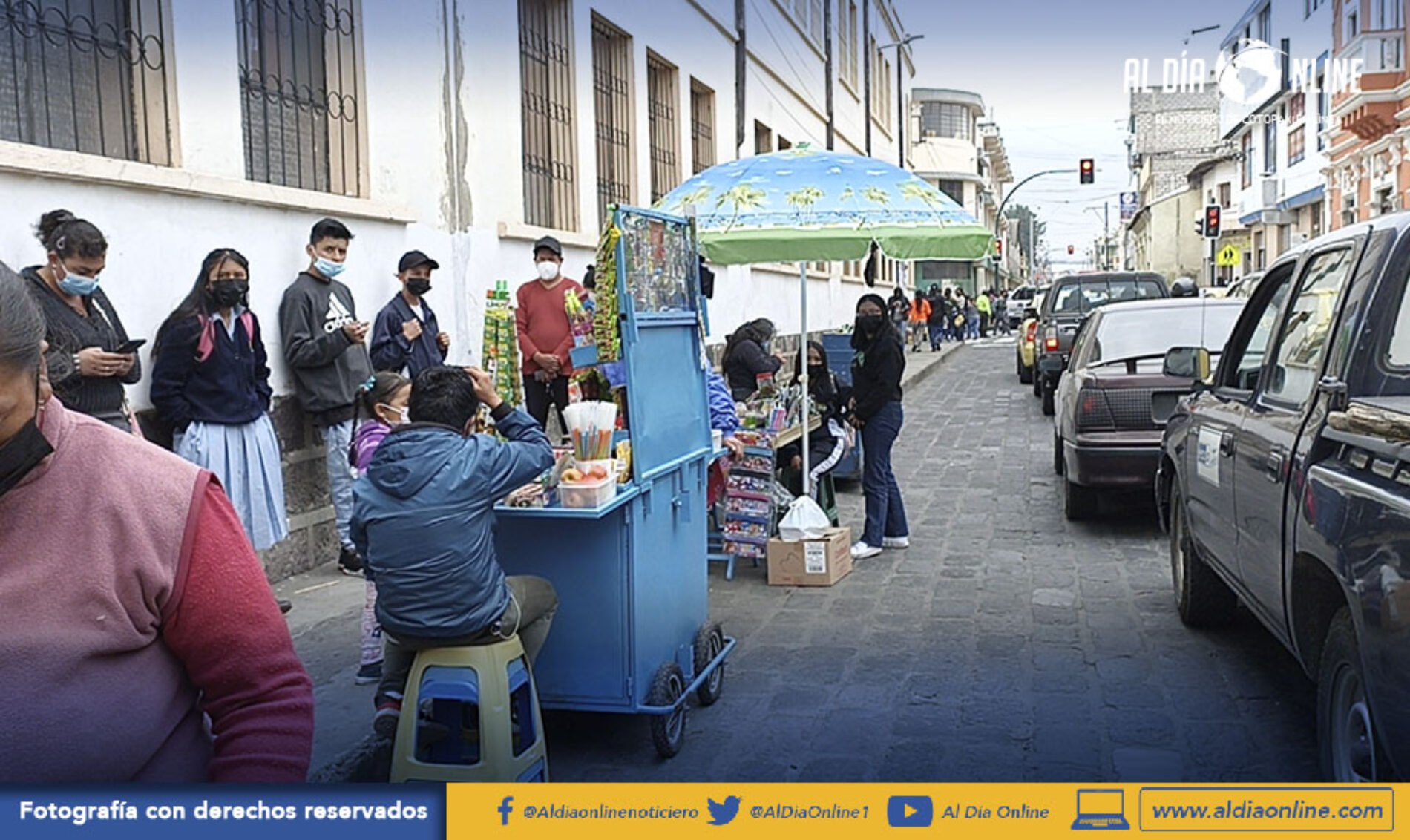 COMISARÍA MUNICIPAL CONTROLA COMERCIO INFORMAL EN UNIDADES EDUCATIVAS. (VIDEO)