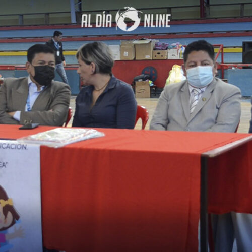 DISTRITO DE EDUCACIÓN LATACUNGA ENTREGÓ KTS ESCOLARES A NIÑOS DE ESCASOS RECURSOS. (VIDEO)