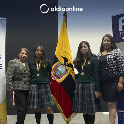CONCURSO INTERCOLEGIAL DE ORATORIA POR EL DÍA DEL ESCUDO SE LLEVÓ A CABO EN LATACUNGA (VIDEO)