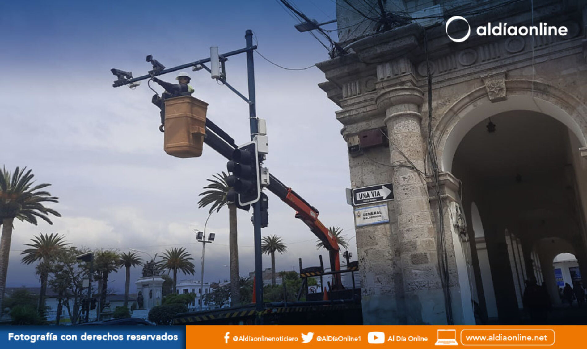 SEMÁFOROS ALEDAÑOS AL MUNICIPIO DE LATACUNGA SERÁN REUBICADOS BAJO ESTUDIOS TÉCNICOS. (VIDEO)
