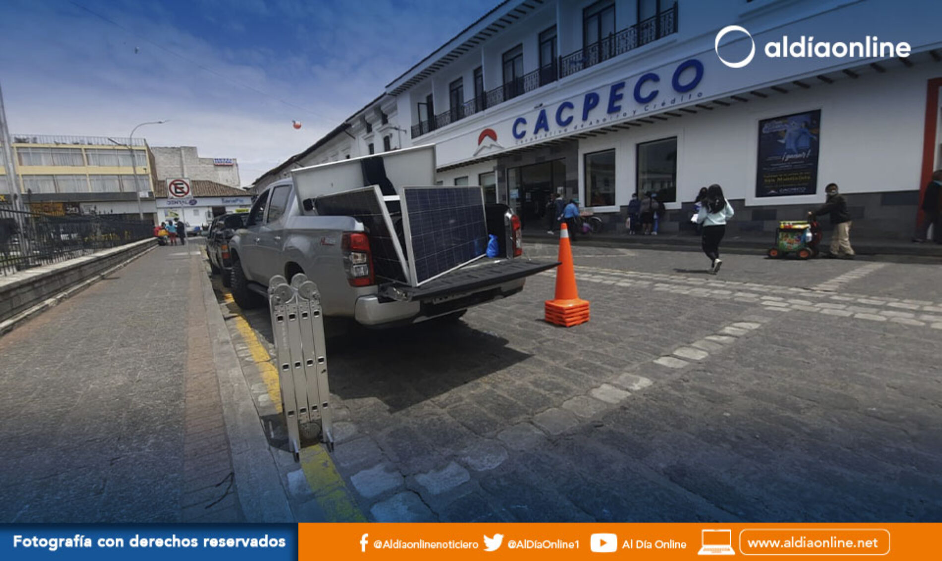 SEMÁFOROS ALEDAÑOS AL MUNICIPIO DE LATACUNGA SERÁN REUBICADOS BAJO ESTUDIOS TÉCNICOS. (VIDEO)
