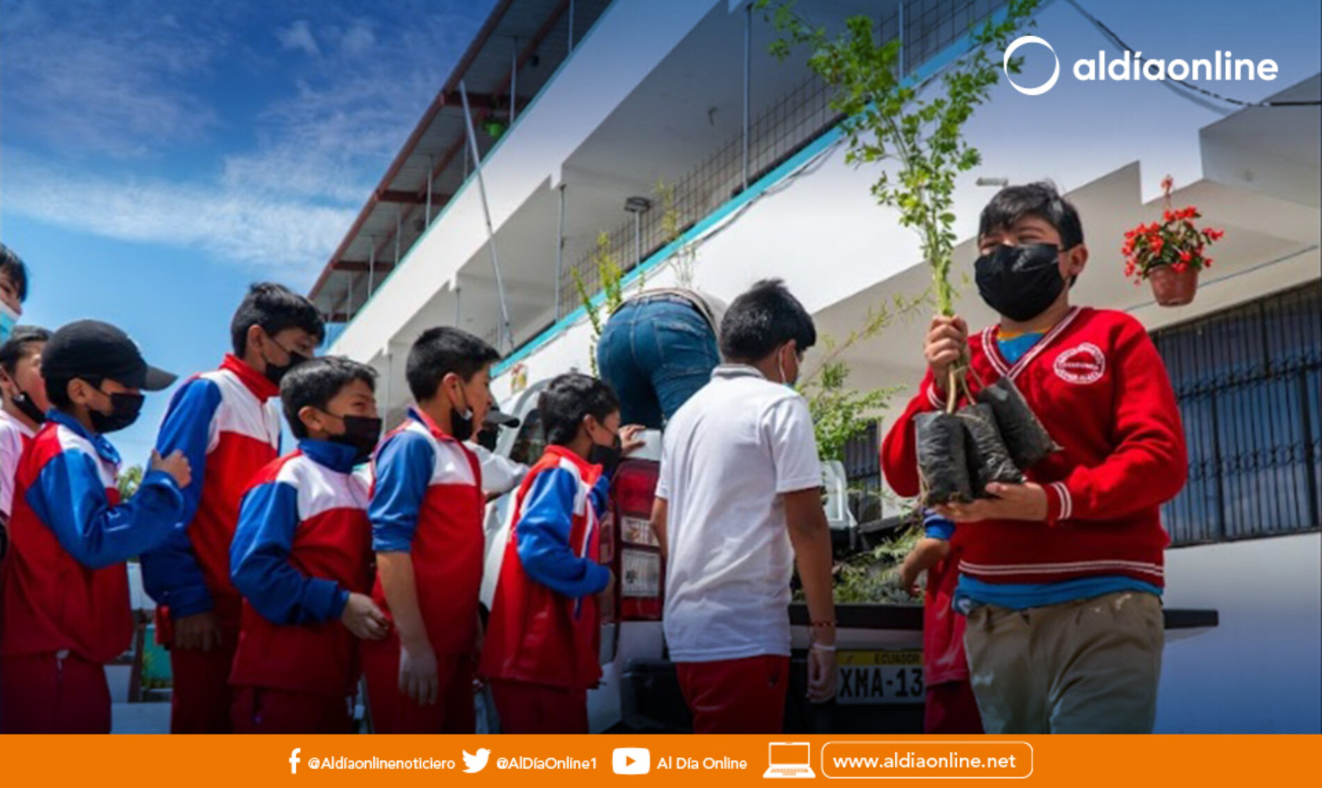 MUNICIPIO INICIA ENTREGA DE PLANTAS A INSTITUCIONES EDUCATIVAS QUE SON PARTE DEL PROYECTO LATACUNGA SIEMBRA VIDA