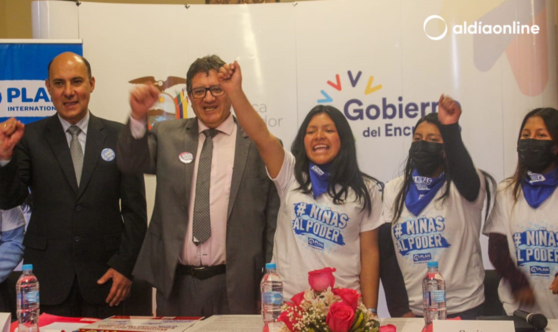 ADOLESCENTES DEL MOVIMIENTO POR SER NIÑA SE TOMAN LA GOBERNACIÓN