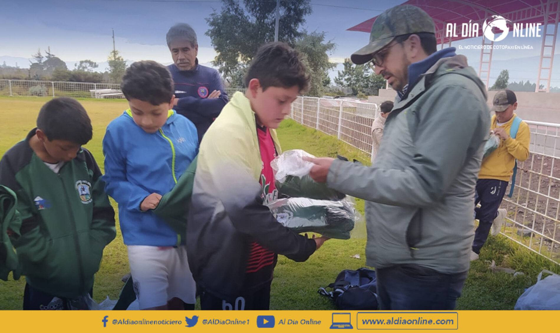 TEXTILES COTOPAXI CONTRIBUYE CON ESCUELA DE FÚTBOL DEL GAD.P JOSEGUANGO BAJO (VIDEO)