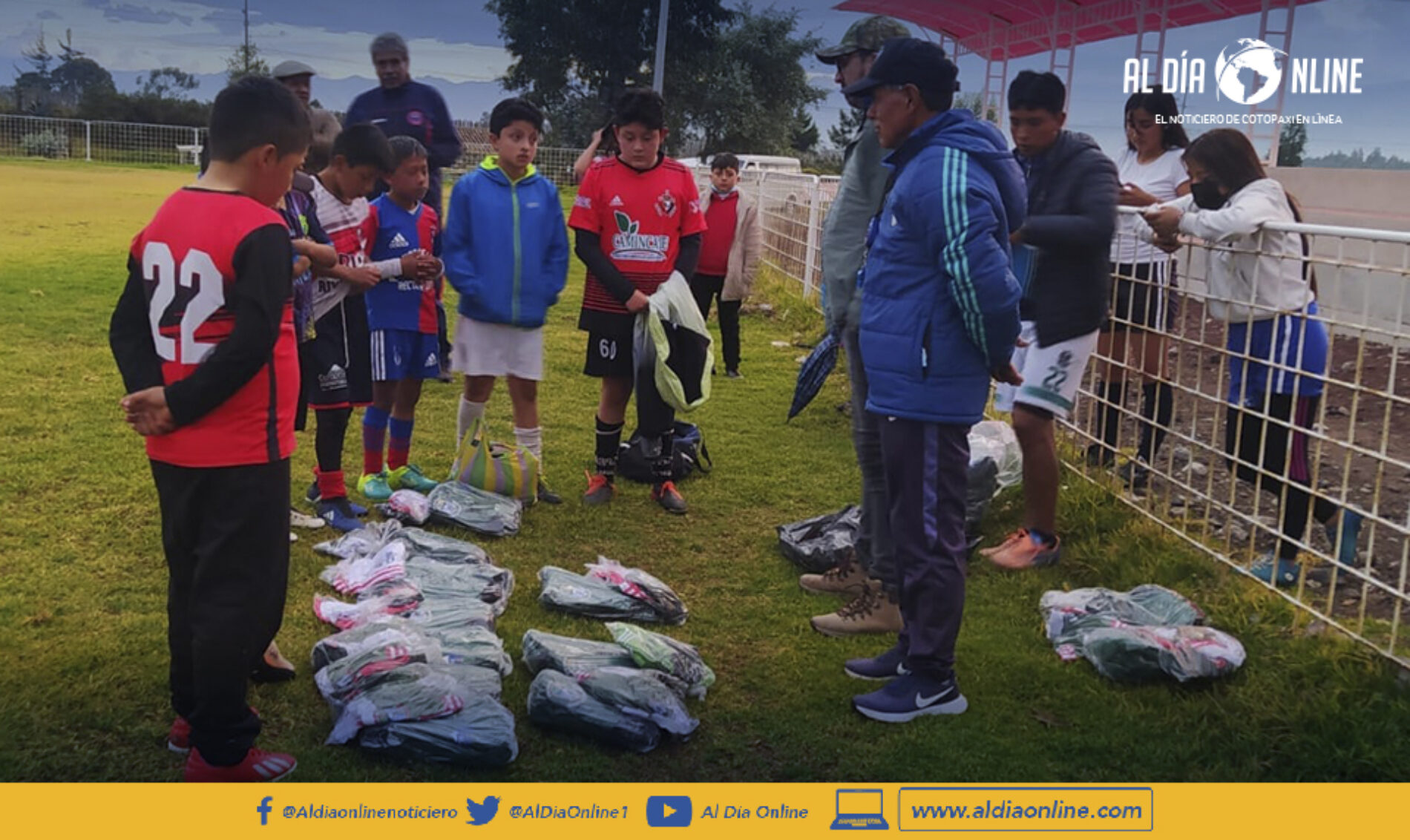 TEXTILES COTOPAXI CONTRIBUYE CON ESCUELA DE FÚTBOL DEL GAD.P JOSEGUANGO BAJO (VIDEO)