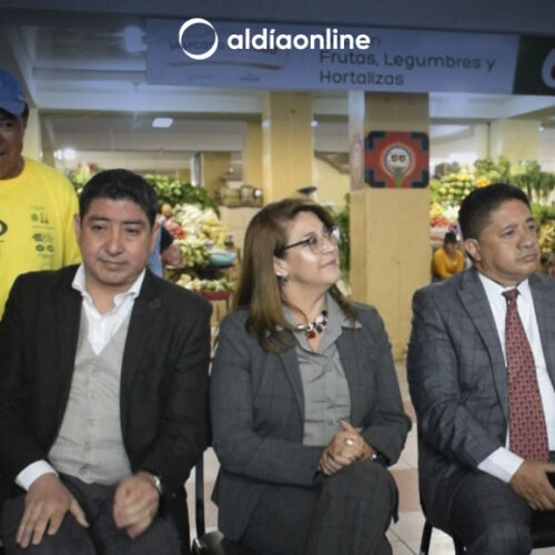 CENTRO ARTESANAL SE INAUGURÓ EN LAS INSTALACIONES DEL MERCADO CERRADO DE LATACUNGA.(VIDEO)