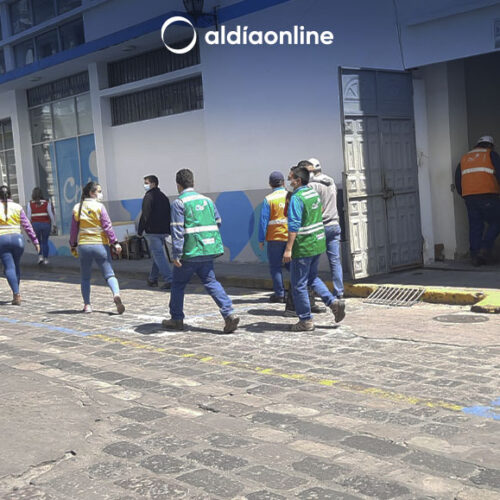 SIMULACRO ANTI INCENDIOS Y DE AMENAZA DE BOMBA DESARROLLÓ LA AGENCIA CNT DE LATACUNGA. (VIDEO)