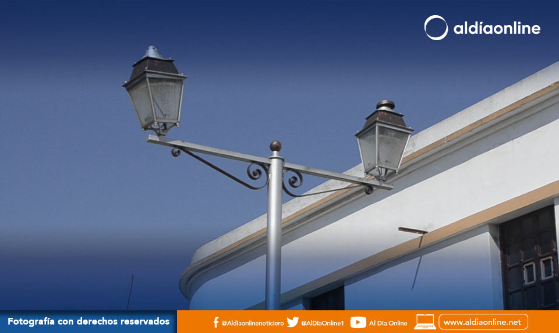 DIRECCIÓN DE OBRAS PÚBLICAS DE LATACUNGA ATENDIÓ INCIDENTE DE POSTE ORNAMENTAL EN SANTO DOMINGO. (VIDEO)