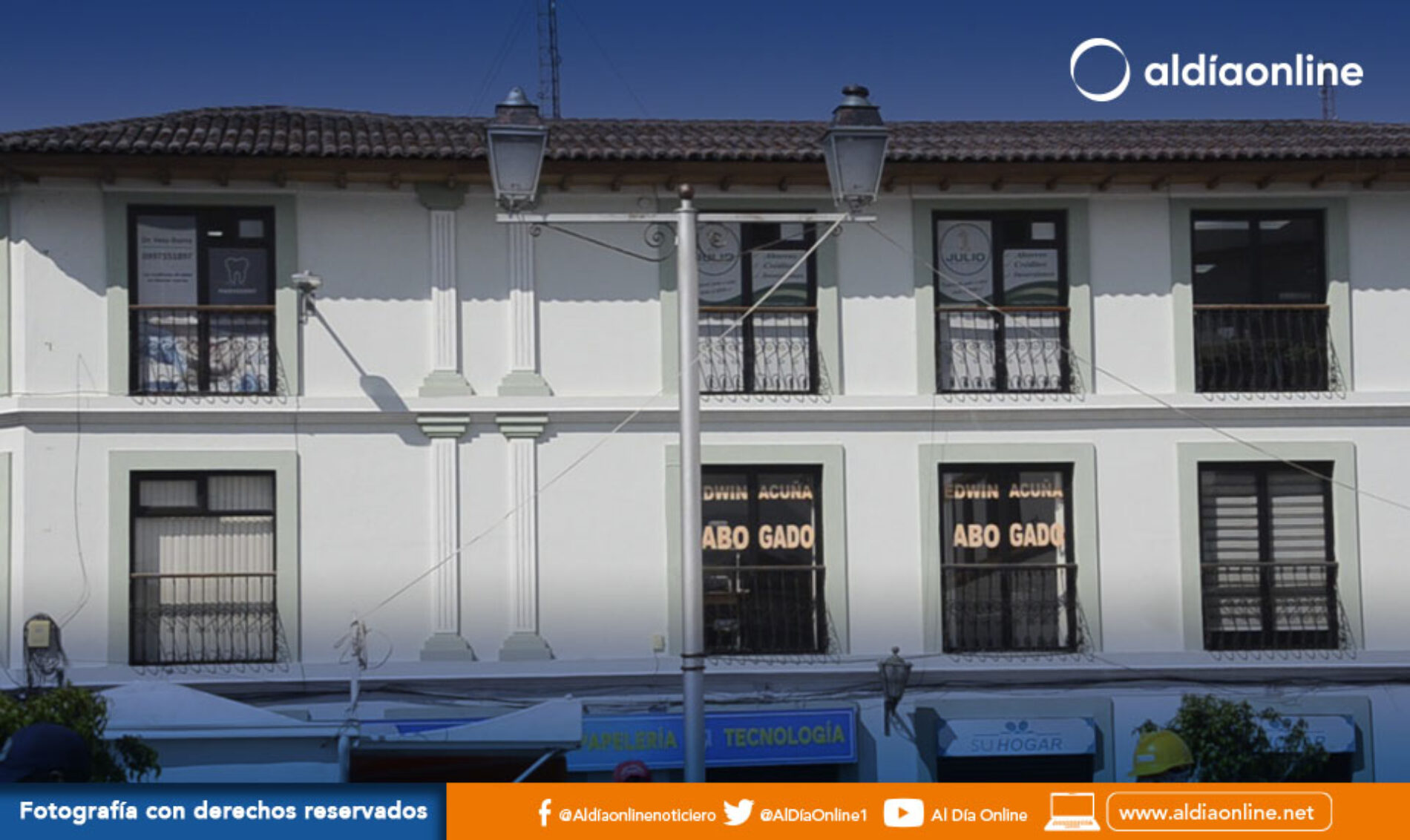 DIRECCIÓN DE OBRAS PÚBLICAS DE LATACUNGA ATENDIÓ INCIDENTE DE POSTE ORNAMENTAL EN SANTO DOMINGO. (VIDEO)