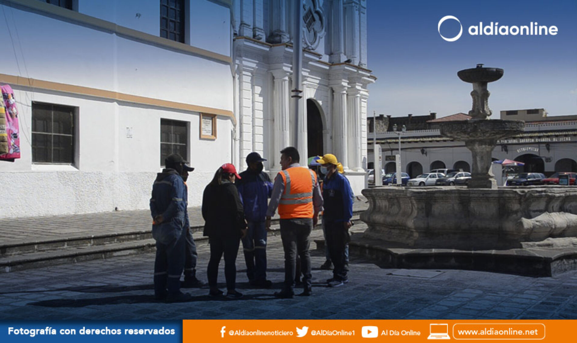 DIRECCIÓN DE OBRAS PÚBLICAS DE LATACUNGA ATENDIÓ INCIDENTE DE POSTE ORNAMENTAL EN SANTO DOMINGO. (VIDEO)