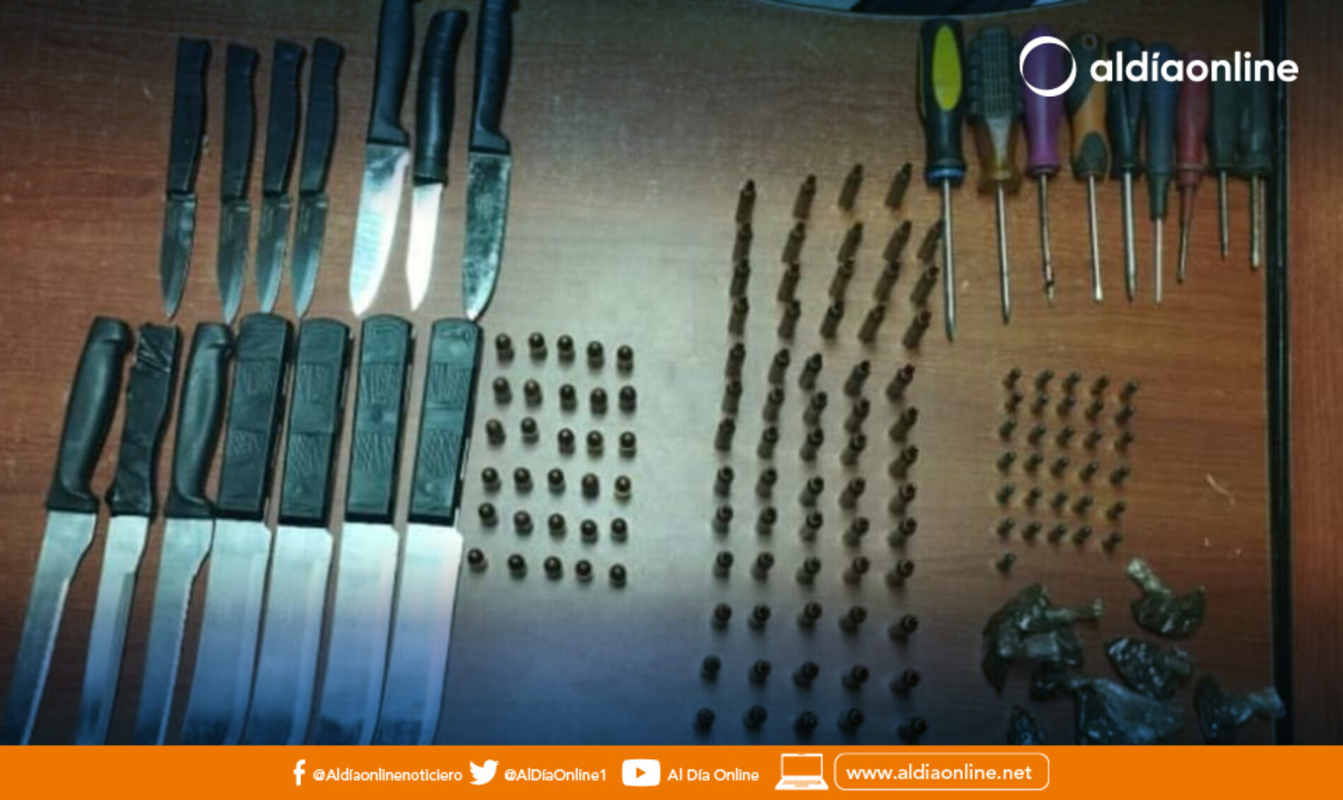 DECOMISO DE ARMAS BLANCAS Y MUNICIONES EN LOS EXTERIORES DEL CRS COTOPAXI.