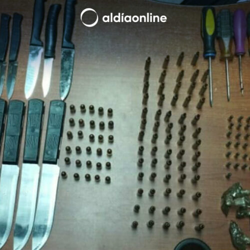 DECOMISO DE ARMAS BLANCAS Y MUNICIONES EN LOS EXTERIORES DEL CRS COTOPAXI.