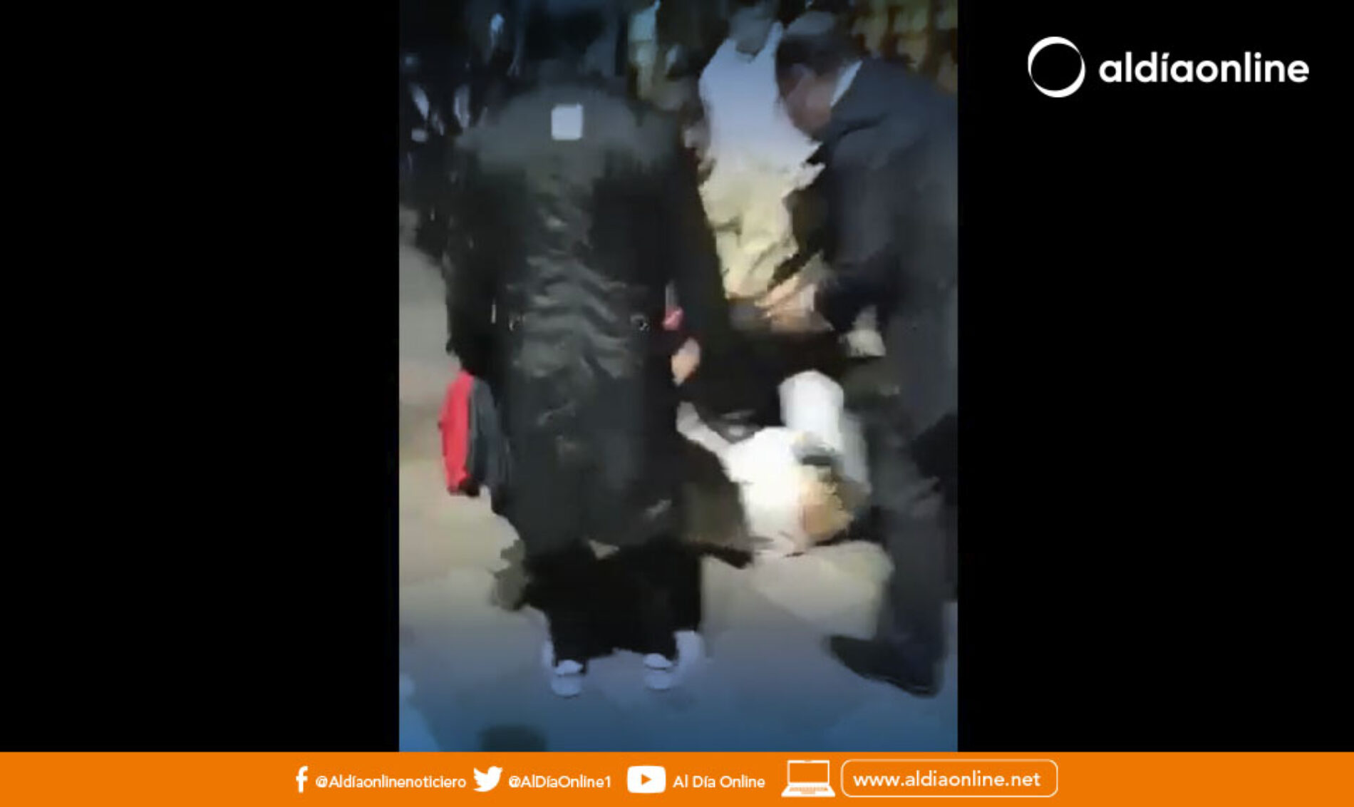 GOBERNADOR DE COTOPAXI RECHAZA ACTOS VIOLENTOS OCURRIDOS ENTRE ESTUDIANTES DE  LATACUNGA. (VIDEO)