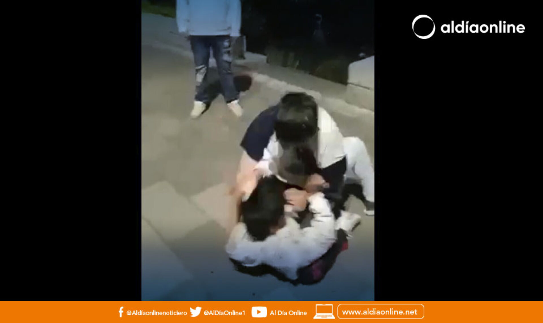 GOBERNADOR DE COTOPAXI RECHAZA ACTOS VIOLENTOS OCURRIDOS ENTRE ESTUDIANTES DE  LATACUNGA. (VIDEO)