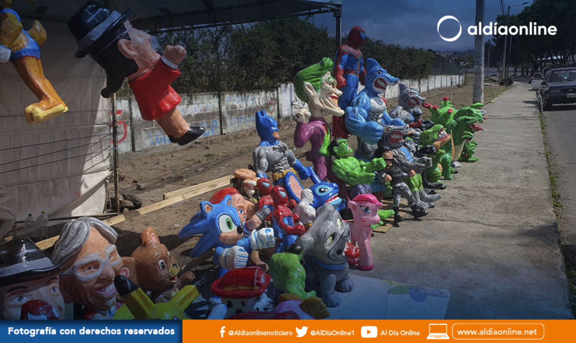 COMERCIANTES DE MONIGOTES VAN UBICÁNDOSE EN LA AV. CRISTÓBAL CEPEDA PARA LA VENTA DE MONIGOTES. (VIDEO)