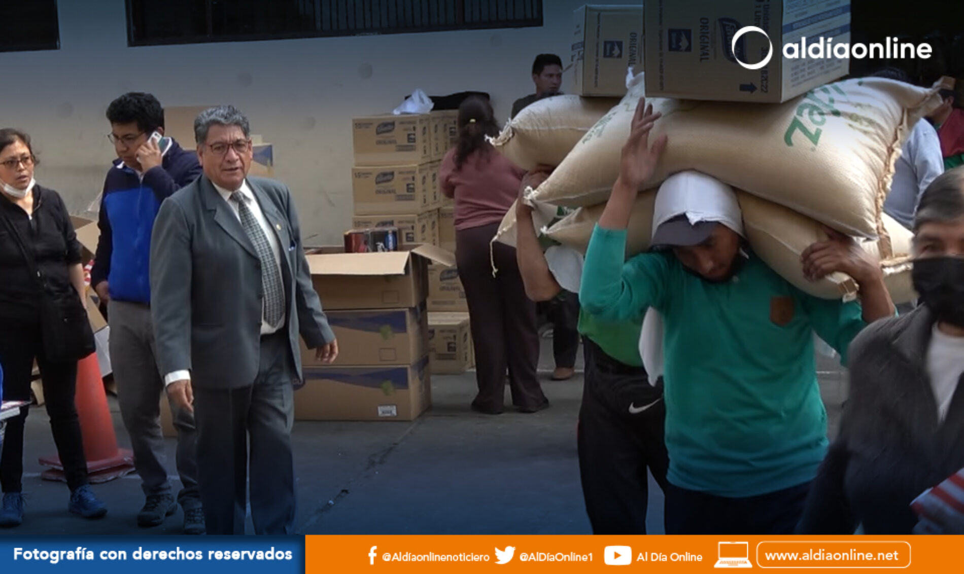 SOCIOS DEL SINDICATO DE CHOFERES PROFESIONALES DE COTOPAXI RECIBEN AGUINALDO NAVIDEÑO (VIDEO)