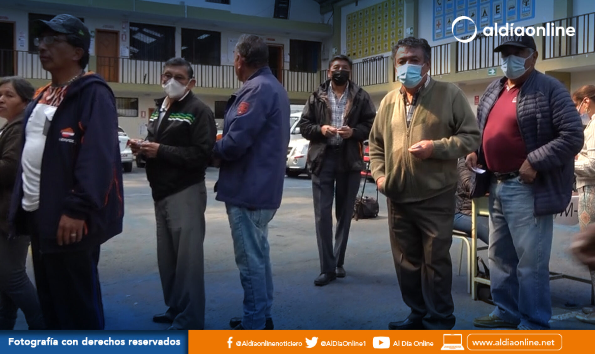 SOCIOS DEL SINDICATO DE CHOFERES PROFESIONALES DE COTOPAXI RECIBEN AGUINALDO NAVIDEÑO (VIDEO)
