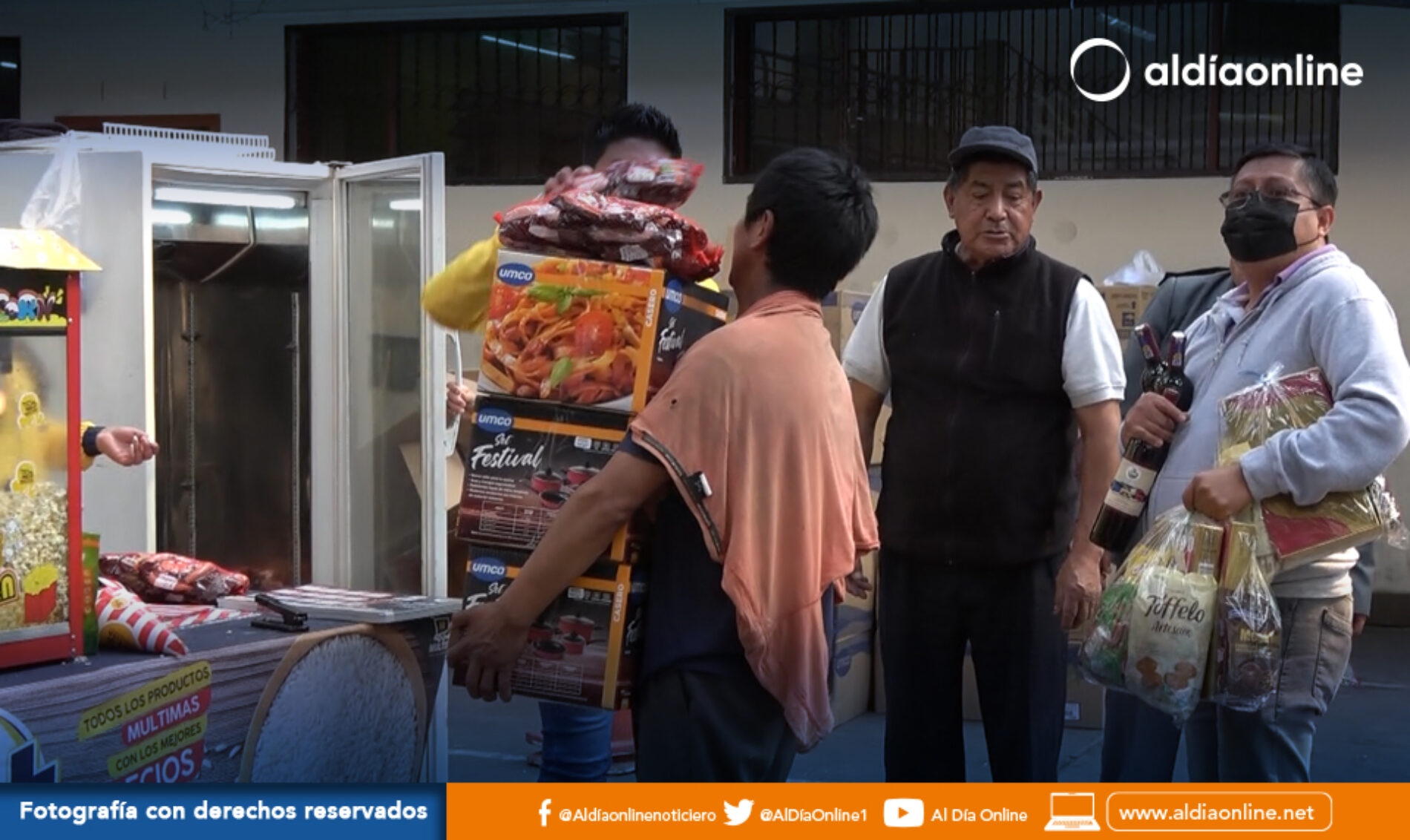 SOCIOS DEL SINDICATO DE CHOFERES PROFESIONALES DE COTOPAXI RECIBEN AGUINALDO NAVIDEÑO (VIDEO)