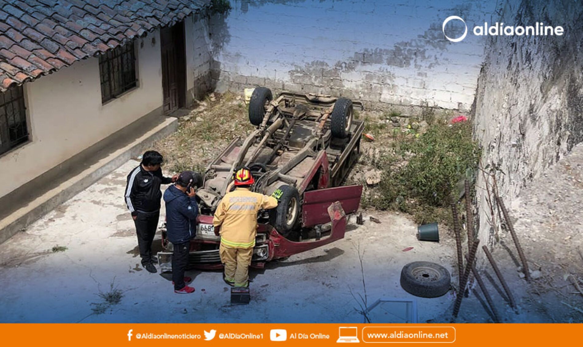 CUERPO DE BOMBEROS DE LATACUNGA ASISITÍO A SINIESTRO DE TRÁNSITO EN LA VÍA SANTA ROSA DE PICHUL