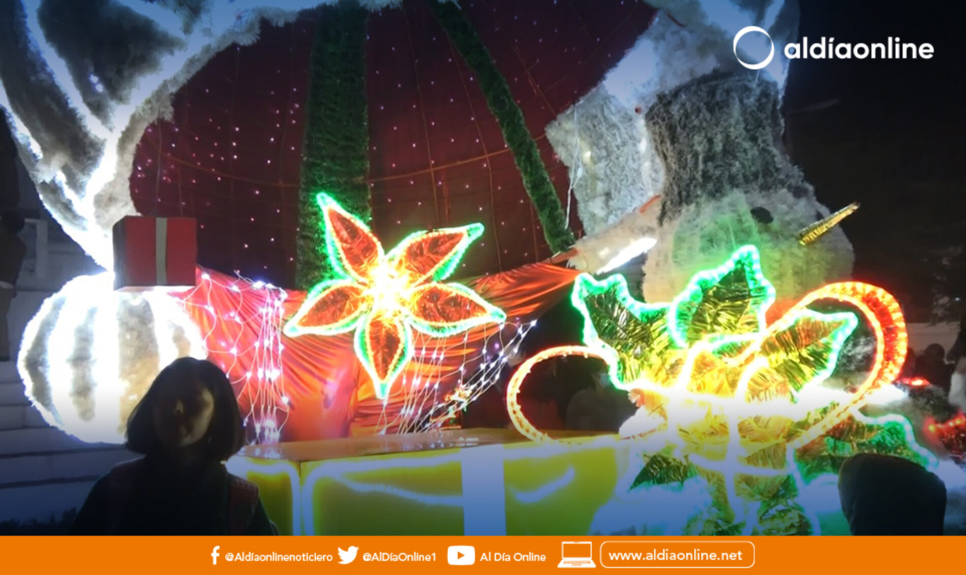 ELEPCO S.A. COTOPAXI REALIZÓ ENCENDIDO DE LUCES EN EL PARQUE VICENTE LEÓN.(VIDEO)