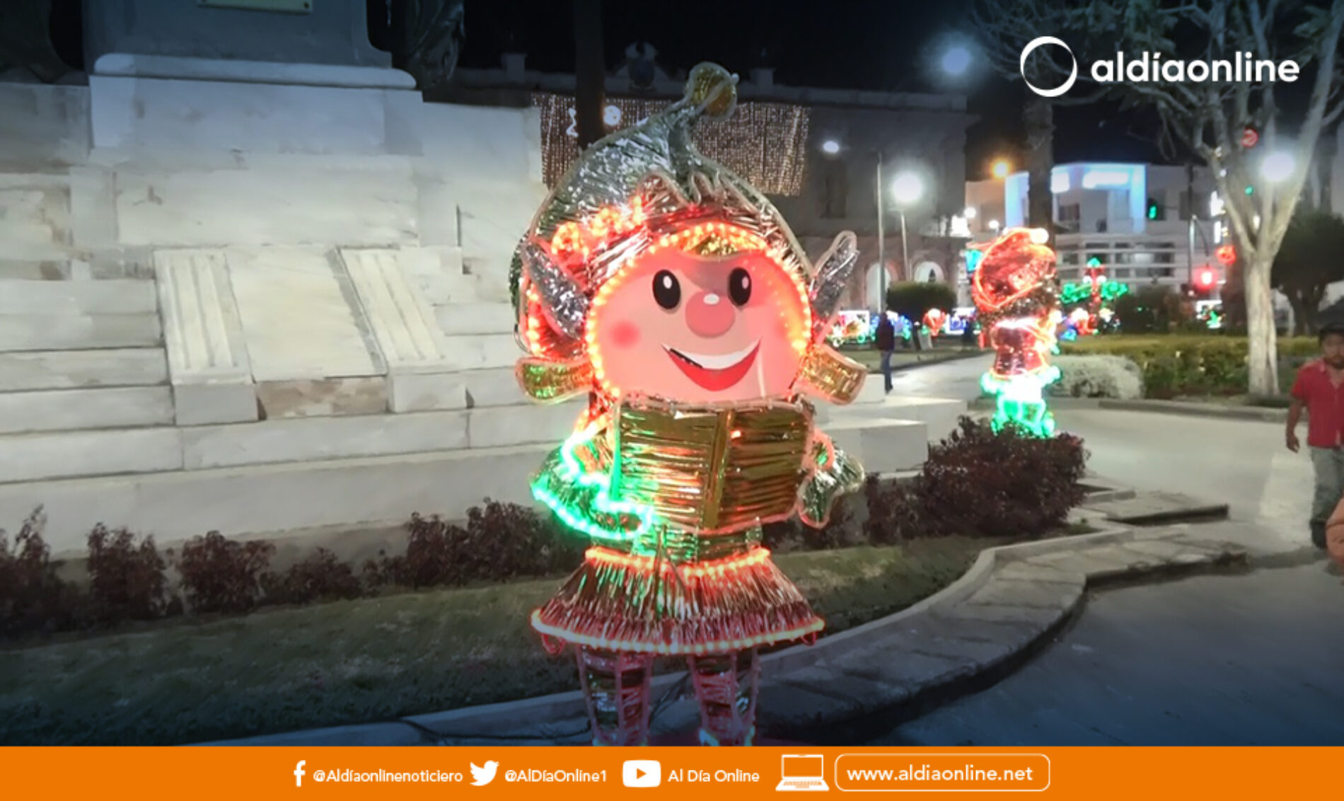 ELEPCO S.A. COTOPAXI REALIZÓ ENCENDIDO DE LUCES EN EL PARQUE VICENTE LEÓN.(VIDEO)