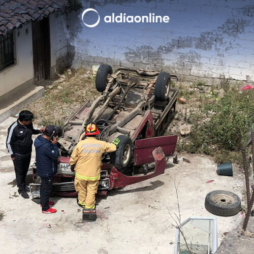 CUERPO DE BOMBEROS DE LATACUNGA ASISITÍO A SINIESTRO DE TRÁNSITO EN LA VÍA SANTA ROSA DE PICHUL