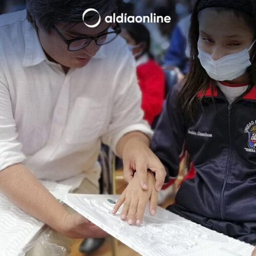 ESTUDIANTES DE LA ZONA 3 RECIBIERON CARTOGRAFÍA TÁCTIL COMO PARTE DEL PLAN NACIONAL “SOMOS INCLUSIÓN”