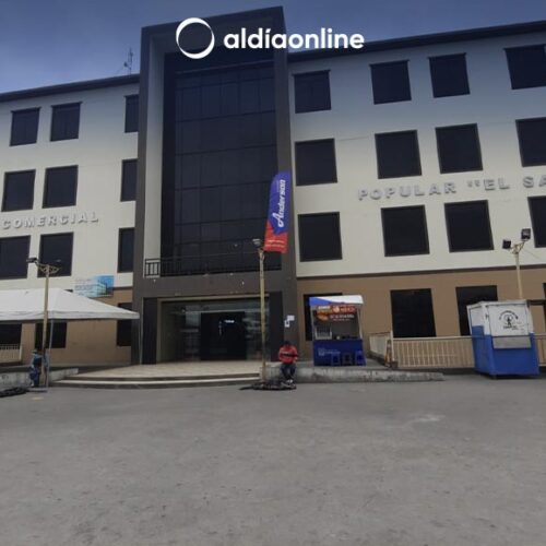 POR INCUMPLIMIENTO DE PAGO, 8 LOCALES DEL CENTRO COMERCIAL POPULAR EL SALTO FUERON DESALOJADOS. (VIDEO)