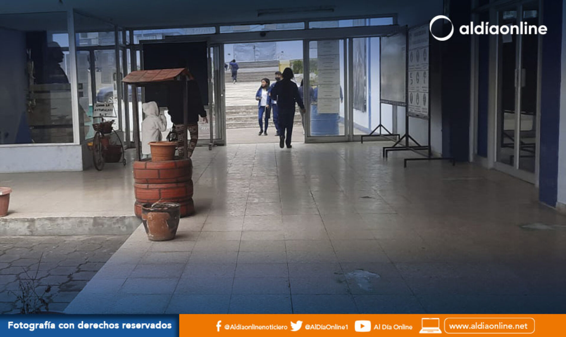 UNIDAD EDUCATIVA RAMÓN BARBA NARANJO CUMPLE 60 AÑOS DE VIDA INSTITUCIONAL. (VIDEO)