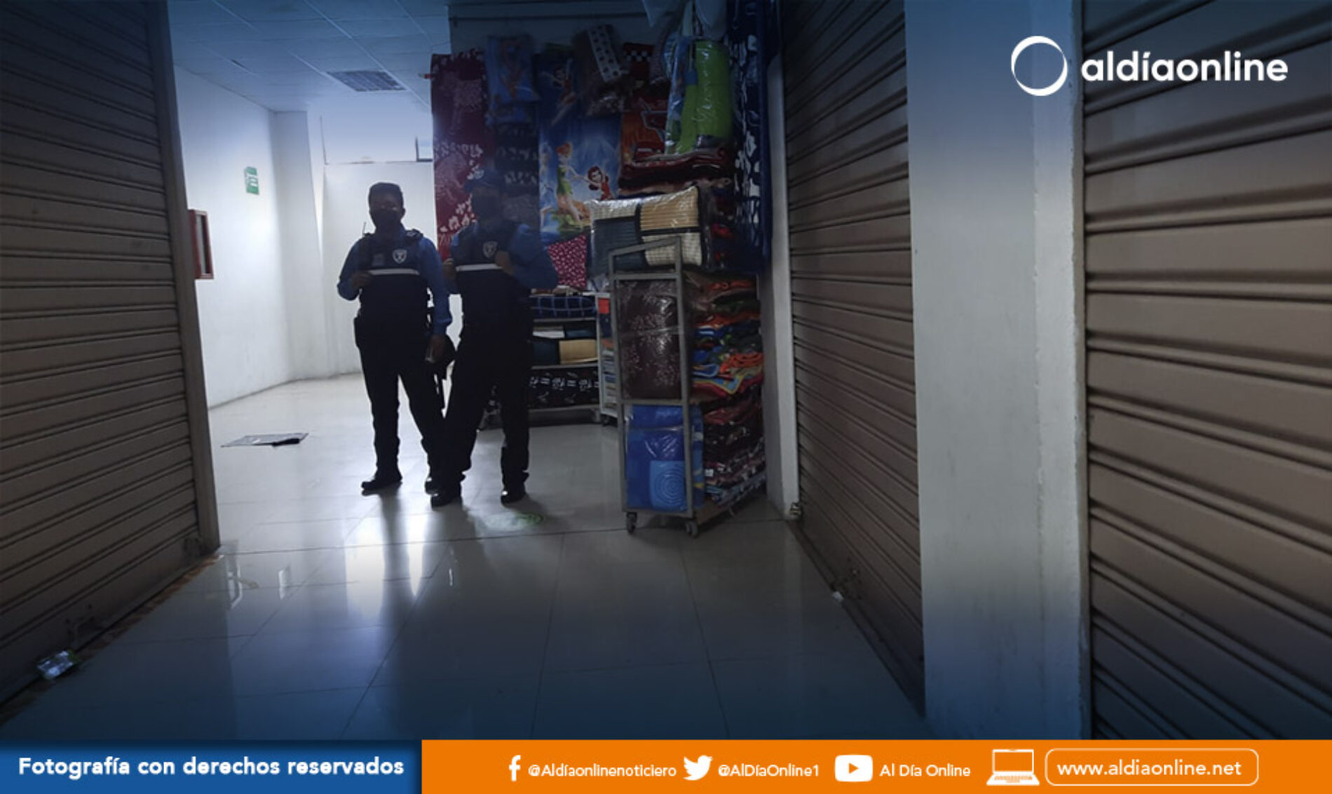 POR INCUMPLIMIENTO DE PAGO, 8 LOCALES DEL CENTRO COMERCIAL POPULAR EL SALTO FUERON DESALOJADOS. (VIDEO)