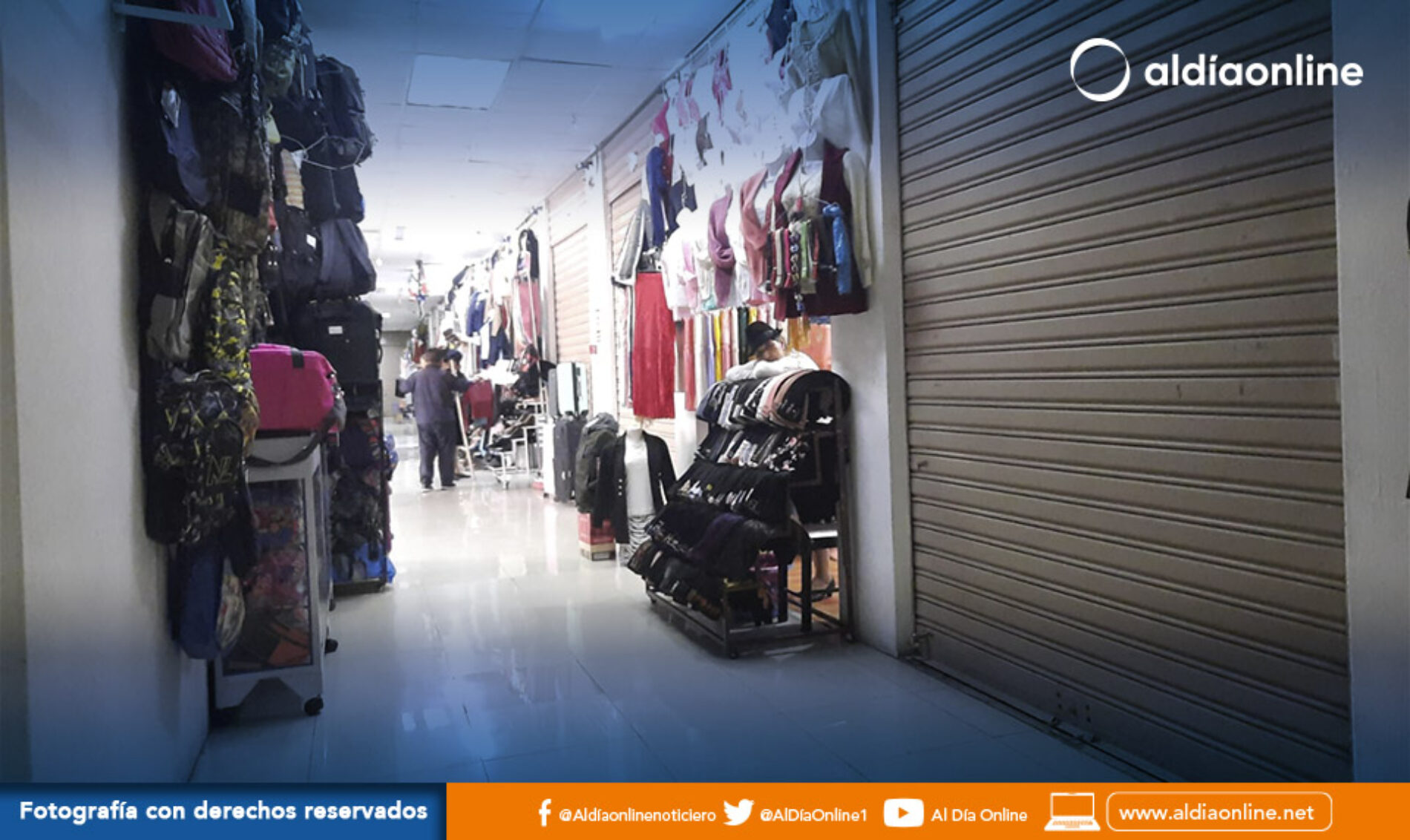 POR INCUMPLIMIENTO DE PAGO, 8 LOCALES DEL CENTRO COMERCIAL POPULAR EL SALTO FUERON DESALOJADOS. (VIDEO)