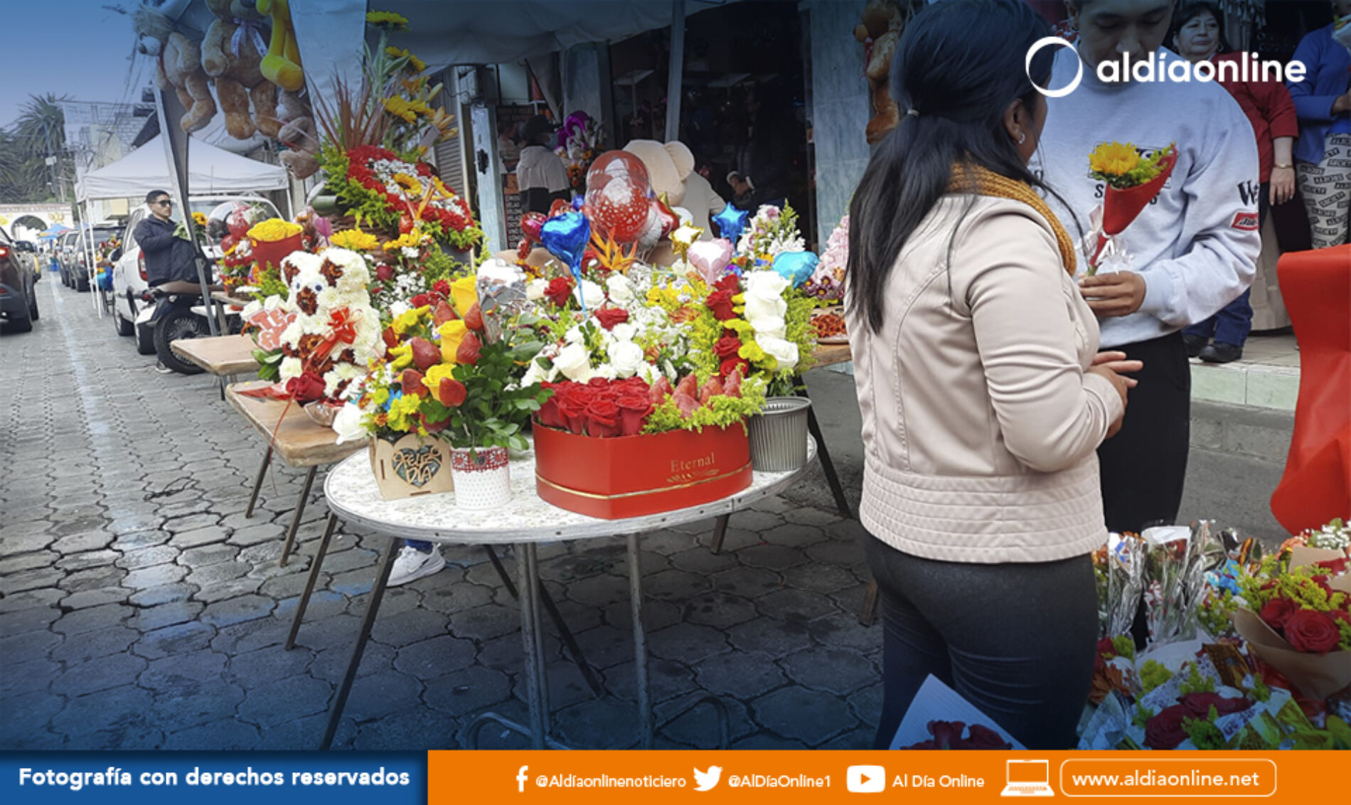 POR MOTIVO DE SAN VALENTÍN COMERCIANTES EXPUSIERON SU MERCADERÍA ESPECIAL PARA LA FECHA. (VIDEO)