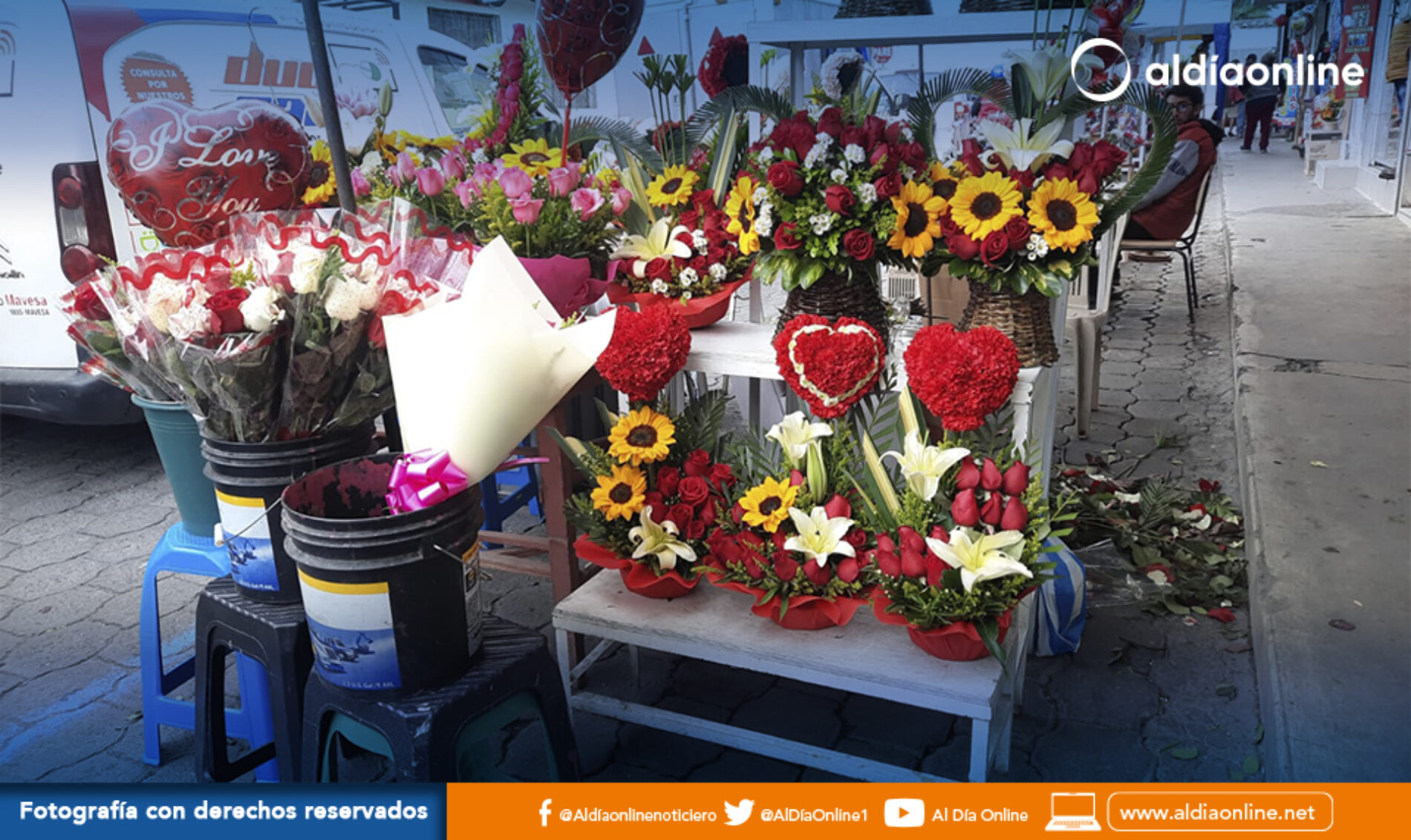 POR MOTIVO DE SAN VALENTÍN COMERCIANTES EXPUSIERON SU MERCADERÍA ESPECIAL PARA LA FECHA. (VIDEO)