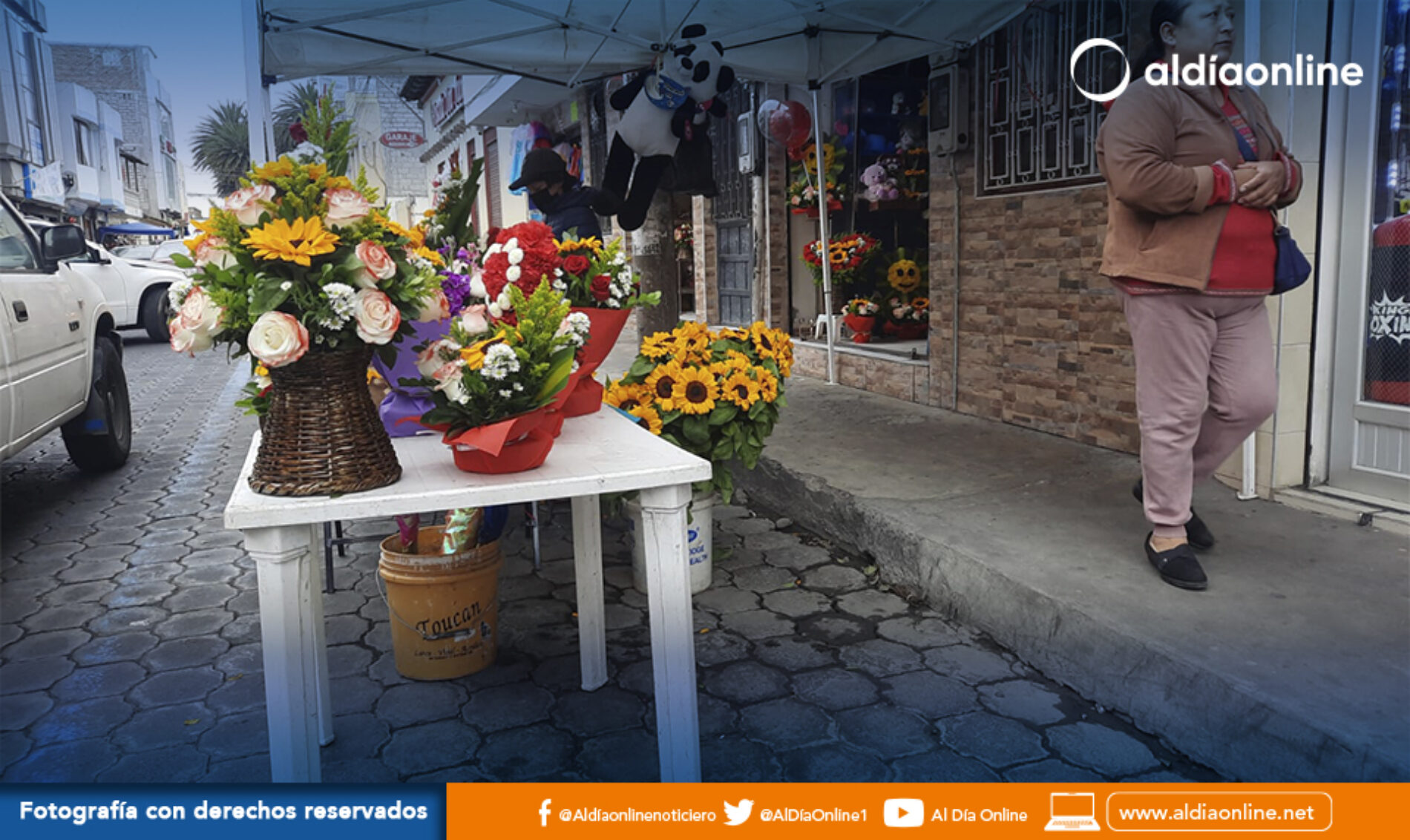POR MOTIVO DE SAN VALENTÍN COMERCIANTES EXPUSIERON SU MERCADERÍA ESPECIAL PARA LA FECHA. (VIDEO)