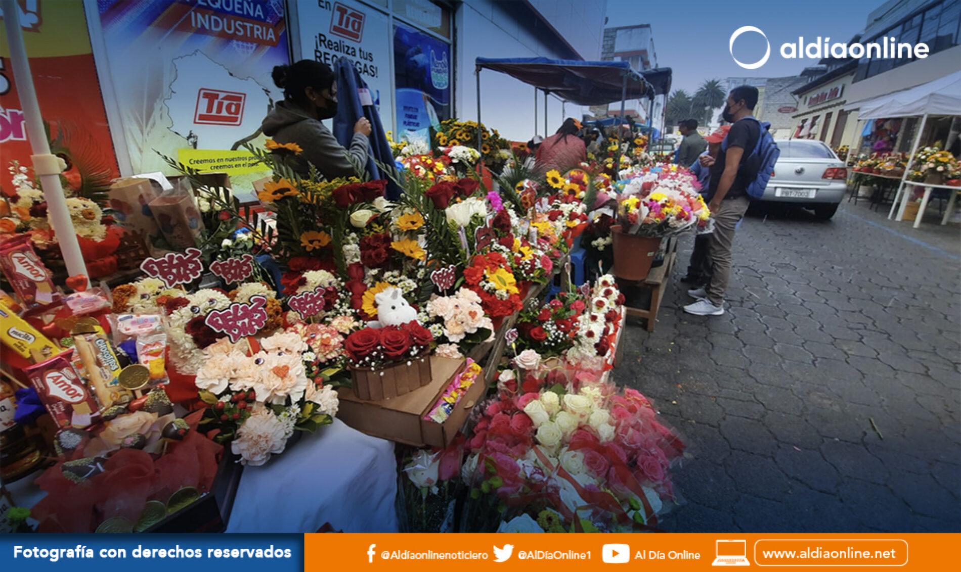 POR MOTIVO DE SAN VALENTÍN COMERCIANTES EXPUSIERON SU MERCADERÍA ESPECIAL PARA LA FECHA. (VIDEO)