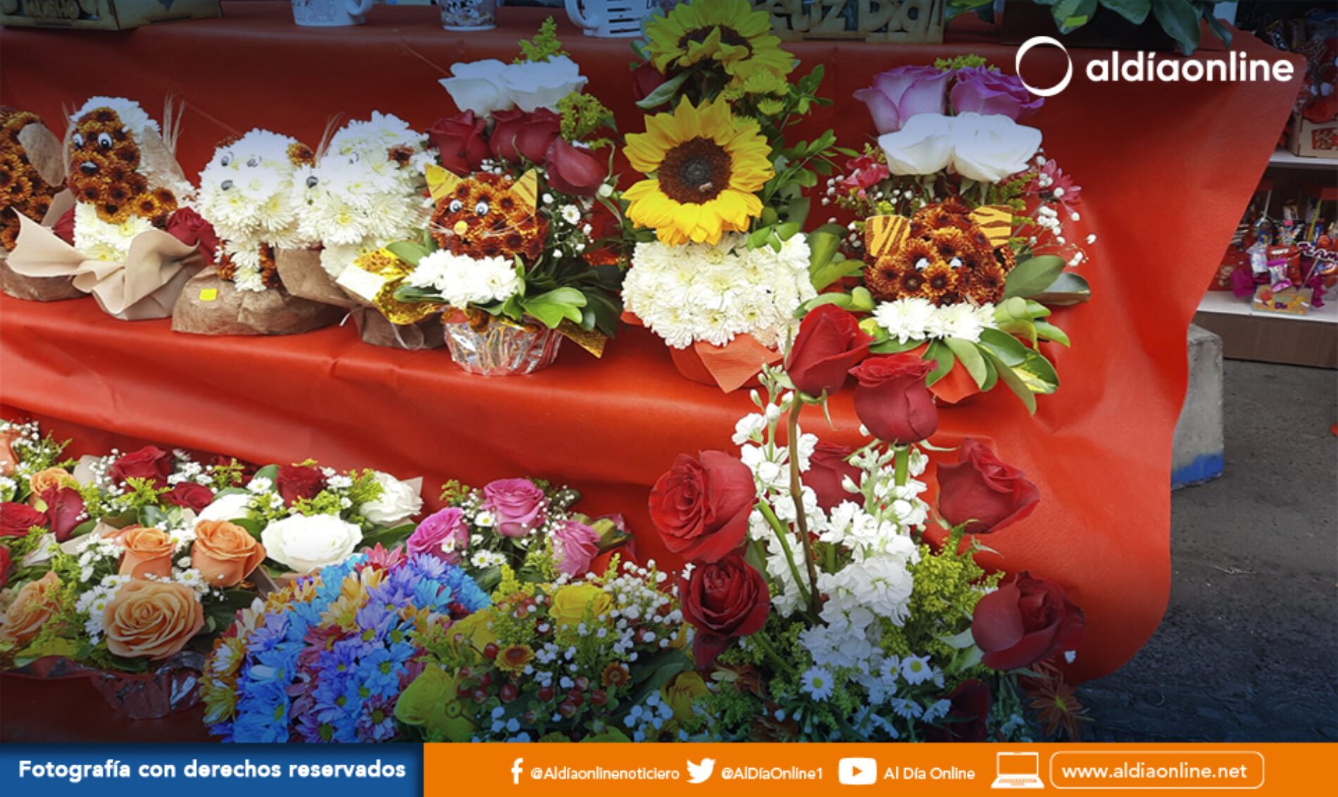 POR MOTIVO DE SAN VALENTÍN COMERCIANTES EXPUSIERON SU MERCADERÍA ESPECIAL PARA LA FECHA. (VIDEO)