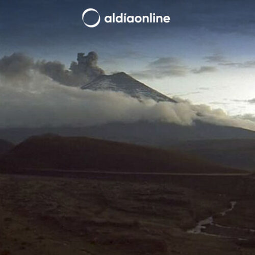 VOLCAN  COTOPAXI REGISTRA  NUEVA EMISIÓN DE CENIZA QUE LLEGA A 800 METROS SOBRE EL NIVEL DEL CRÁTER.