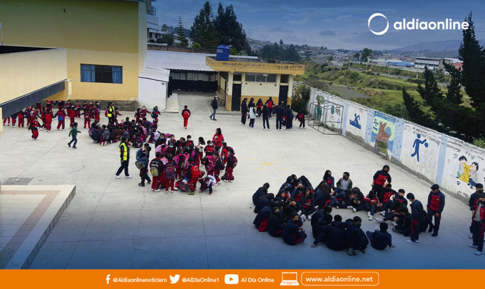 UNIDAD EDUCATIVA VELASCO IBARRA SUSPENDIÓ ACTIVIDADES PRESENCIALES DEBIDO A DAÑOS EN TUBERÍAS. (VIDEO)