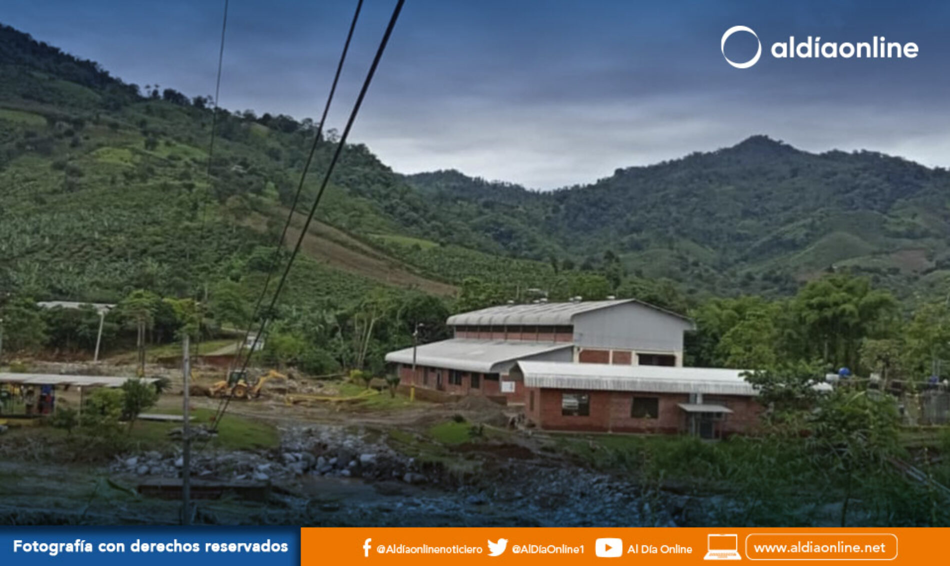 LEVANTAS LAS TORRES DE LA LÍNEA CALOPE – LA MANÁ 69 KV Y SE ASPIRA ENERGIZARLAS
