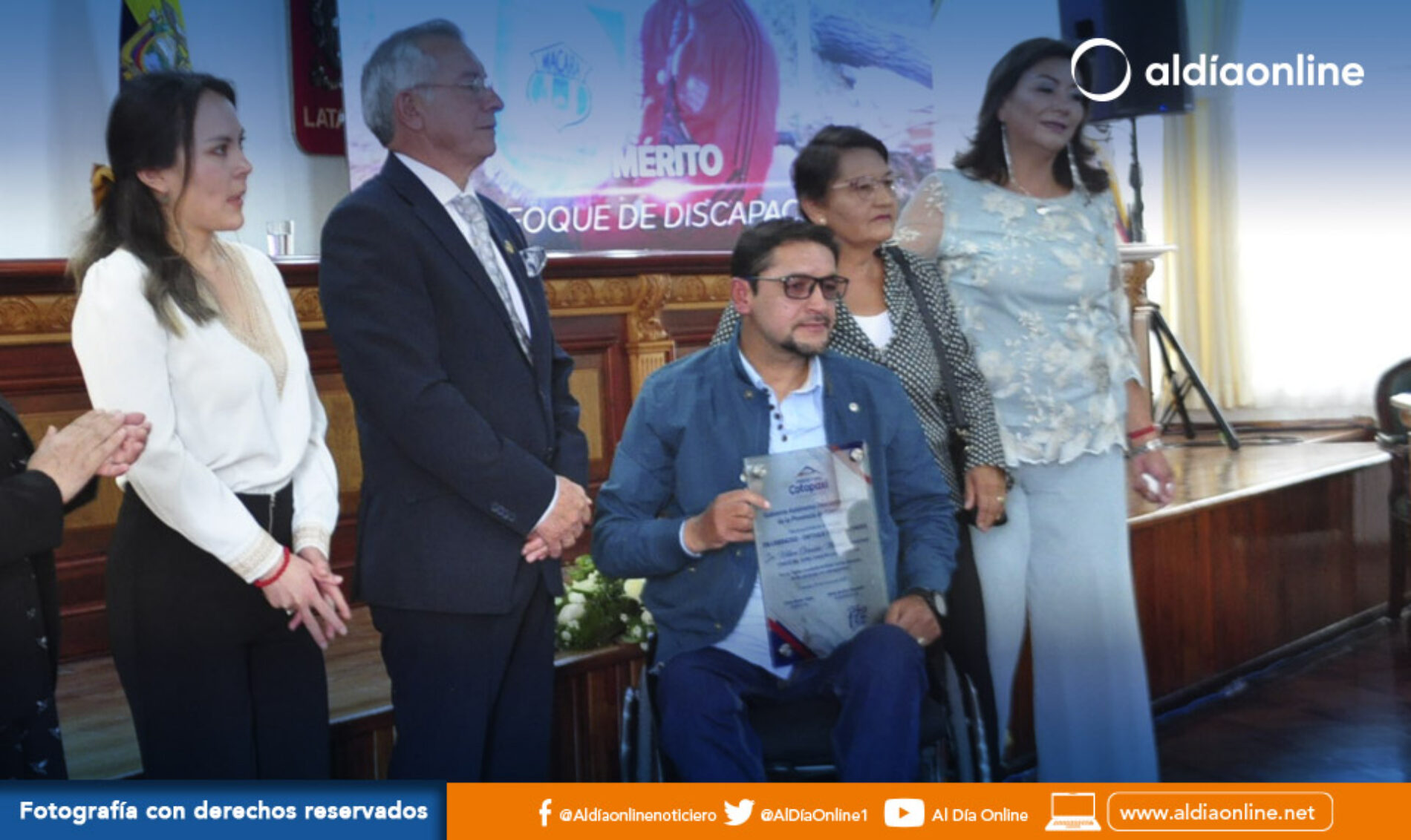 GAD PROVINCIAL DE COTOPAXI RECONOCIÓ A PERSONALIDADES, INSTITUCIONES, EMPLEADOS Y TRABAJADORES (VIDEO)