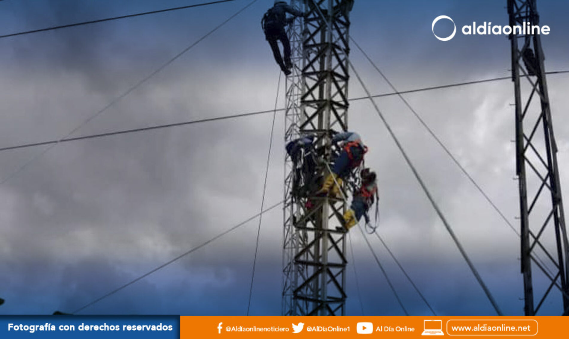 LEVANTAS LAS TORRES DE LA LÍNEA CALOPE – LA MANÁ 69 KV Y SE ASPIRA ENERGIZARLAS