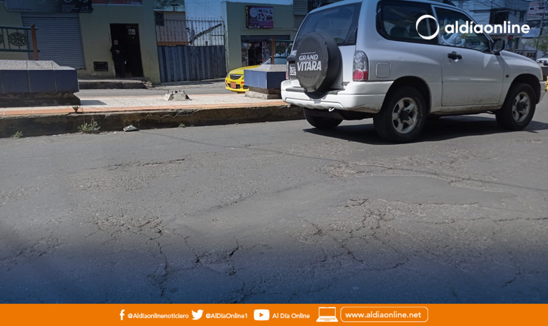 LA AV. 5 DE JUNIO DESDE LA AV. ELOY ALFARO, UNIDAD NACIONAL Y COTOPAXI SE ENCUENTRAN EN PÉSIMO ESTADO.