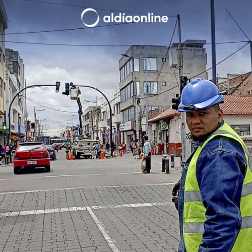 EMPRESA PÚBLICA DE MOVILIDAD MANCOMUNIDAD DE COTOPAXI REALIZA CAMBIOS DE SEMÁFOROS EN SALCEDO