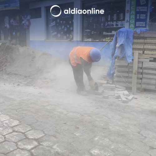 MEJORAMIENTO VIAL DE LA CALLE DOS DE MAYO EN LATACUNGA PRÓXIMA A FINALIZAR. (AUDIO)