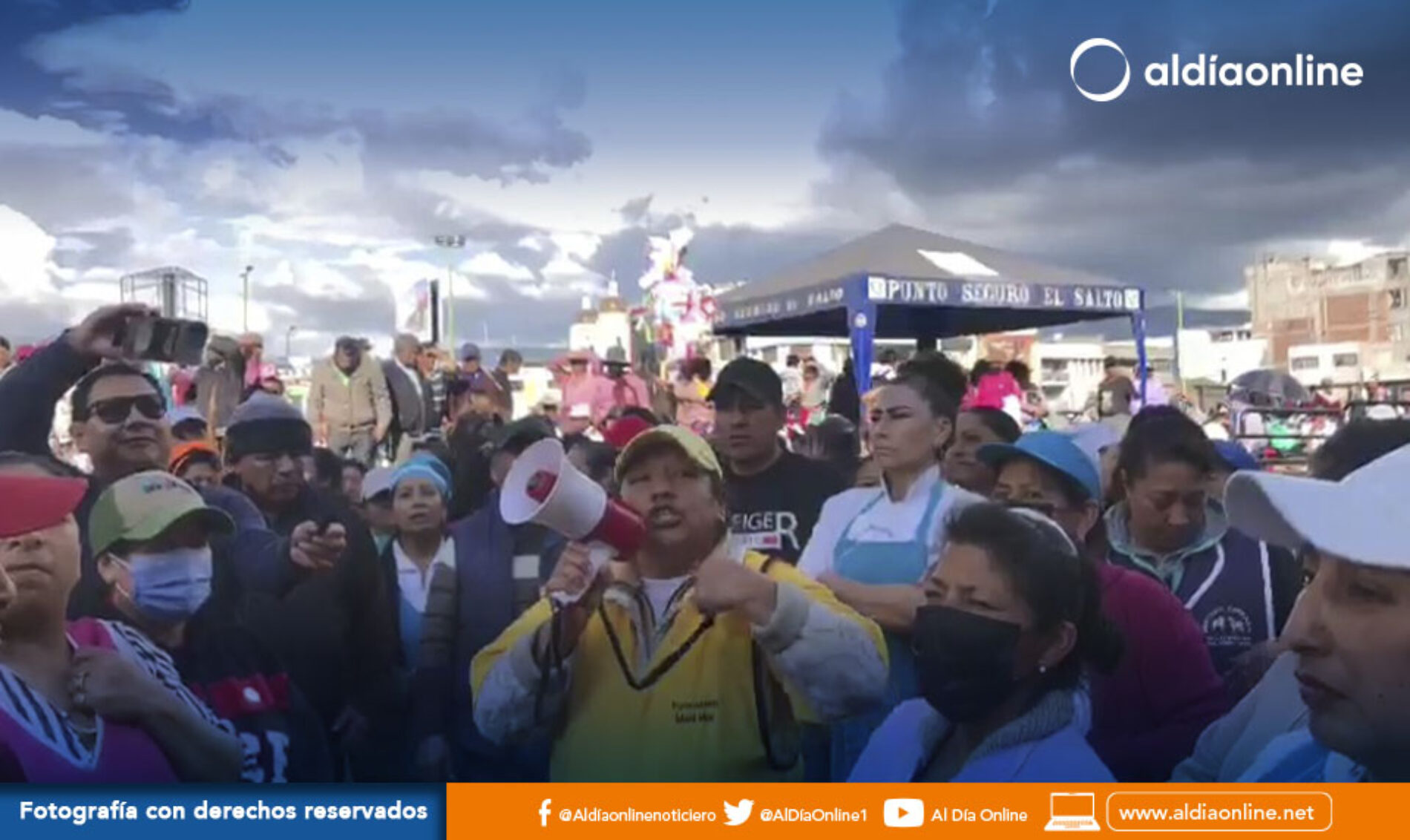 COMERCIO INFORMAL DESESPERA A COMERCIANTES DEL MERCADO CERRADO EL SALTO, REALIZARÁN PLANTONES. (VIDEO)